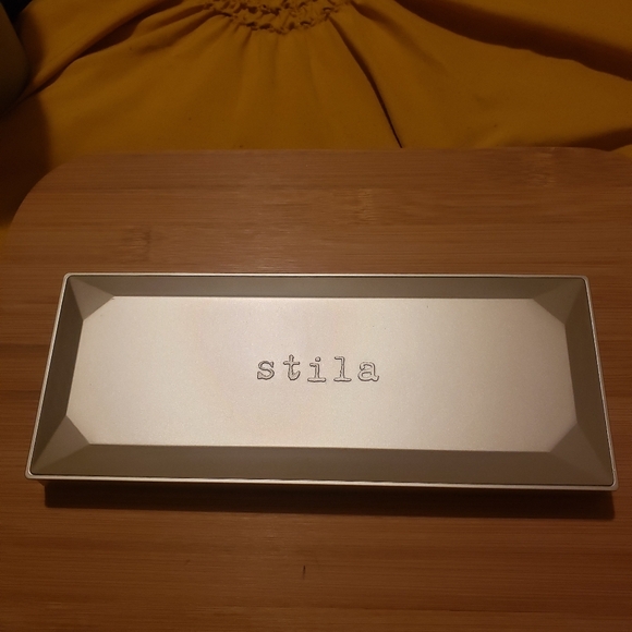 Stila eyeshadow XL palette-NEW - Picture 3 of 3